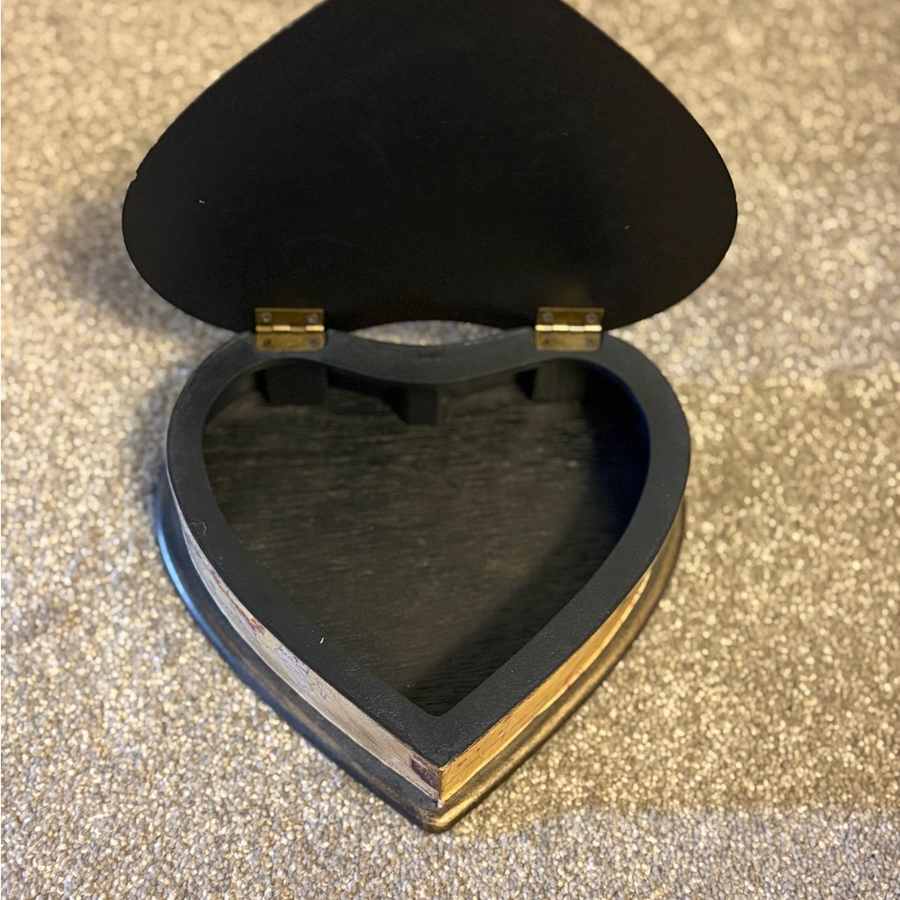 Heart-Shaped Map Trinket Box - Picture 2 of 3